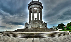 Il monumento ai caduti ad Ancona
